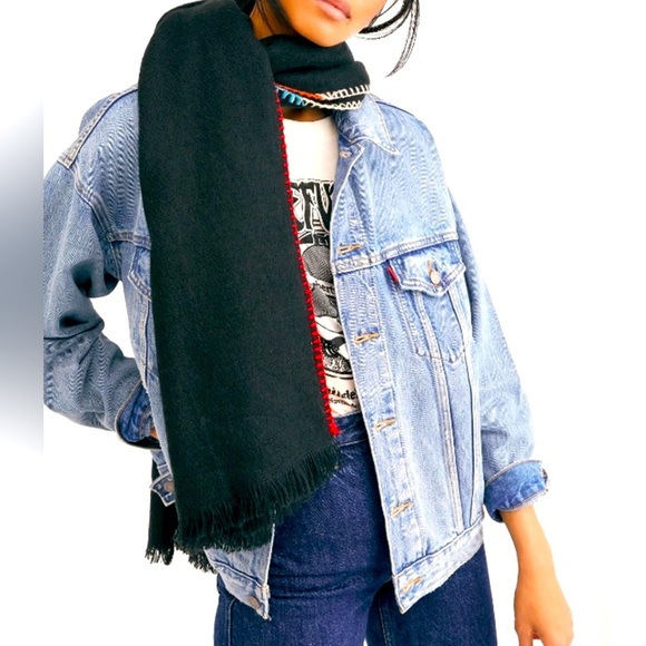 HP 🎉 FREE PEOPLE Common Thread Blanket Stitch Rectangle Scarf/Wrap in Black NWT - Picture 4 of 9